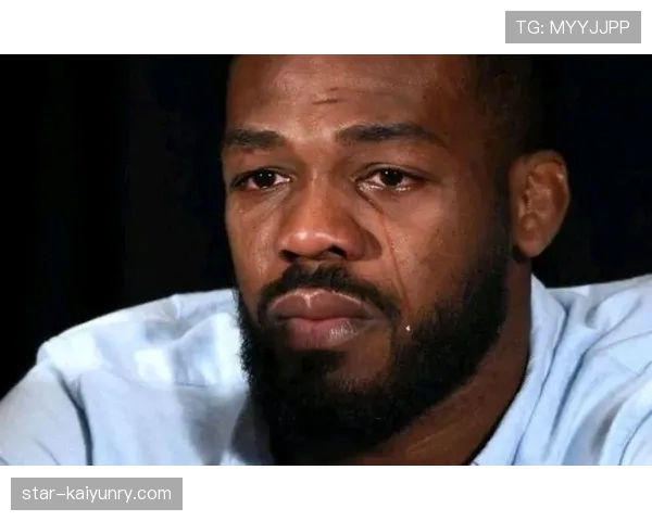 乔恩·琼斯训练完直接去吃五分熟牛排，这自律和放纵的切换也太丝滑了