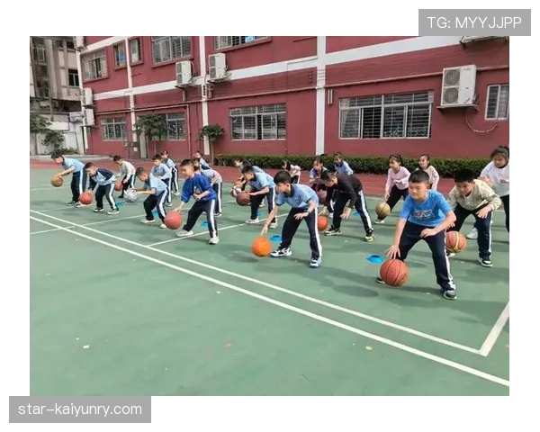 深入解读篮球运球规则中关于携带球与二次运球的界定